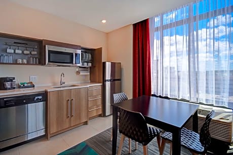 Suite Accessible King Size Bed