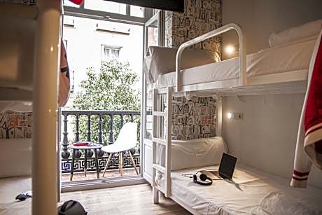 Family Room with Private Bathroom (6 Adults)