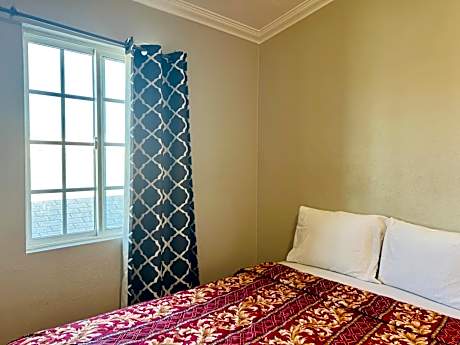 Single Room with Shared Bathroom