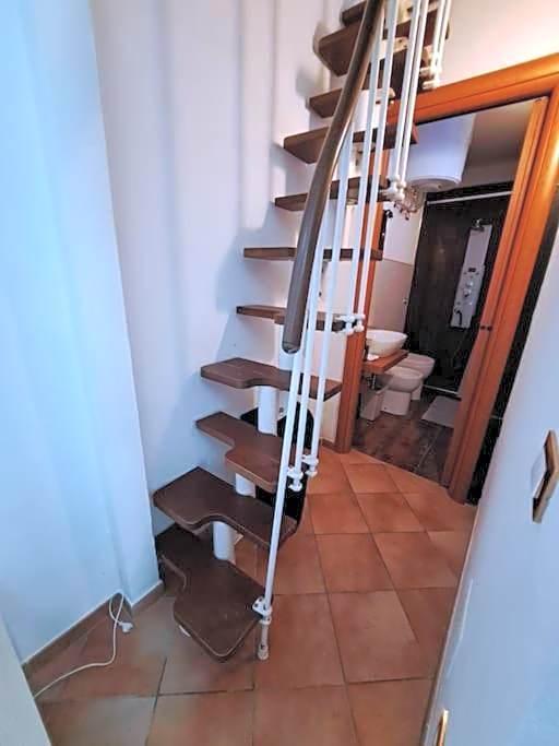 Mini casa con terrazzo in centro