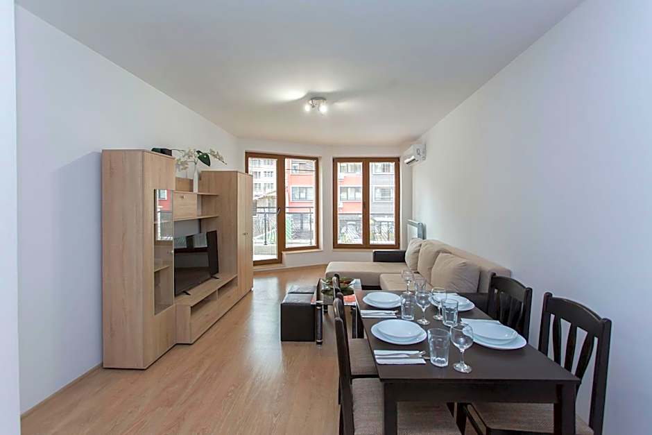 Modern and Bright Apartments near Center - FREE PARKING