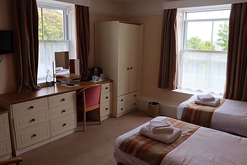 Lion Hotel & Studio Apartments