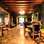 Logis Hostellerie De La Claire Fontaine