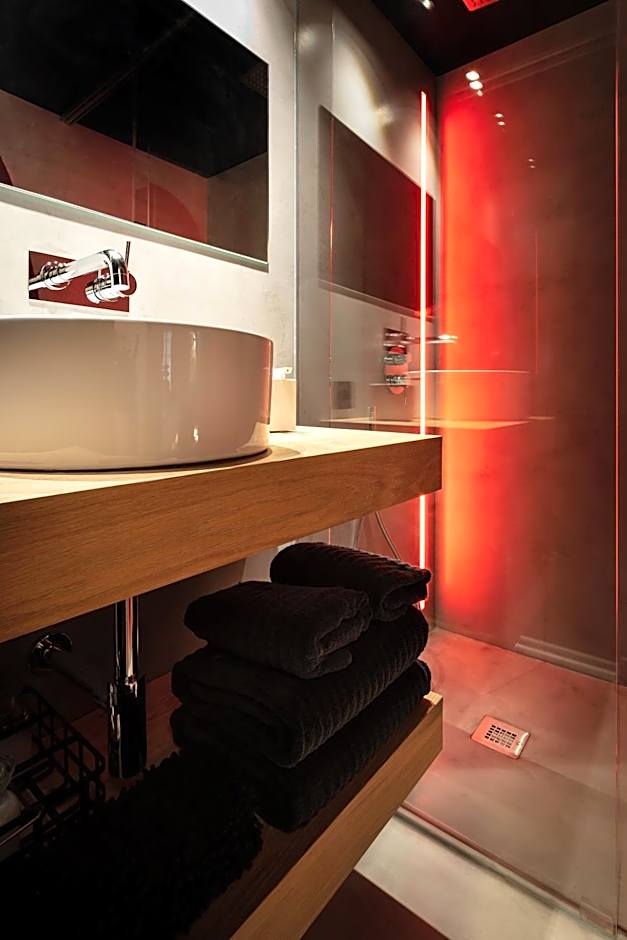 The Black Boutique -- Turistea Suites
