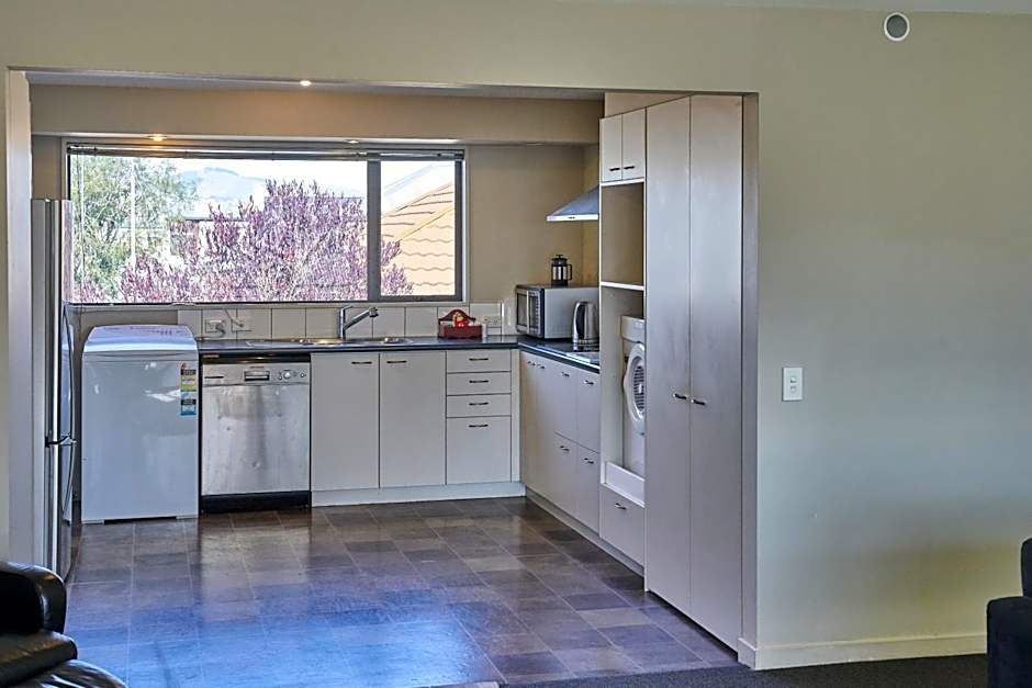 Azena Suites & Apartment