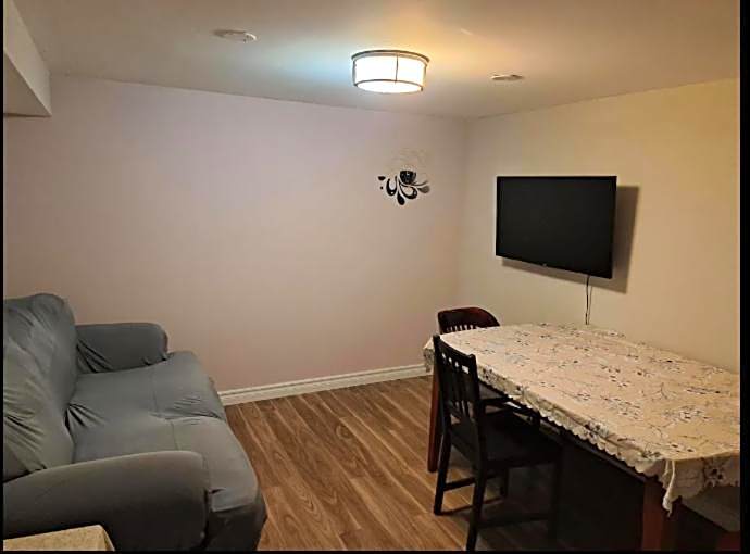 Cozy room near Pickering OPG