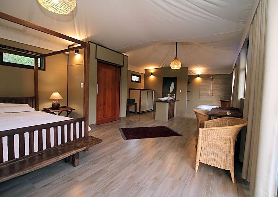 Inzalo Safari Lodge