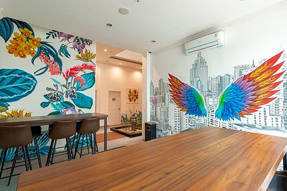 RedDoorz Premium near Centre Point Mall Medan