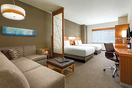 Queen Room with Two Queen Beds and View