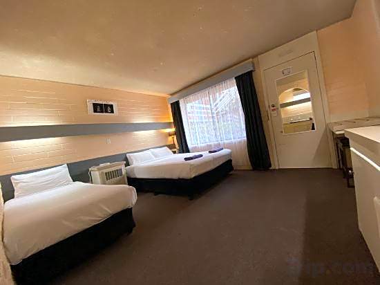 Mahogany Motel