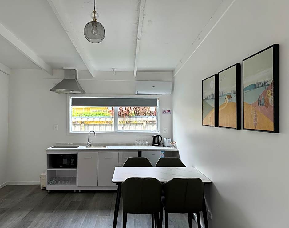 Rainbow Motel & Guest House