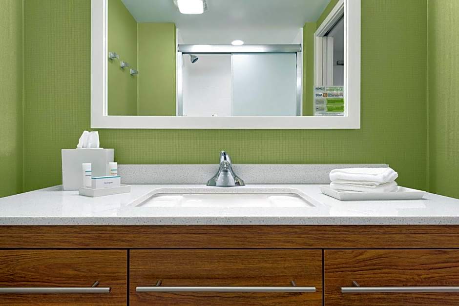 Home2 Suites By Hilton Milwaukee Airport, WI