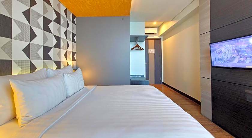 Luminor Hotel Jemursari By WH