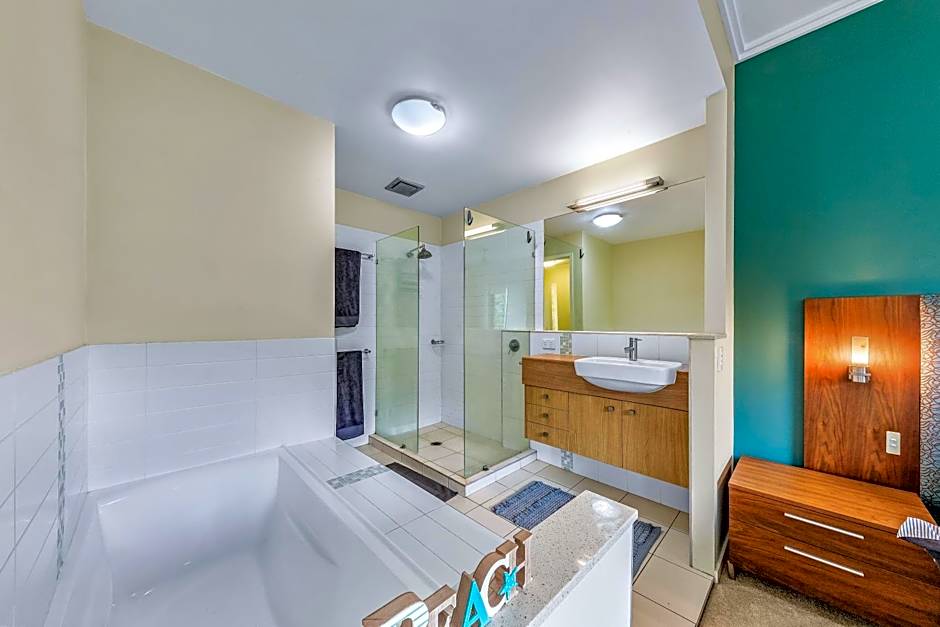 Airlie Summit Apartments