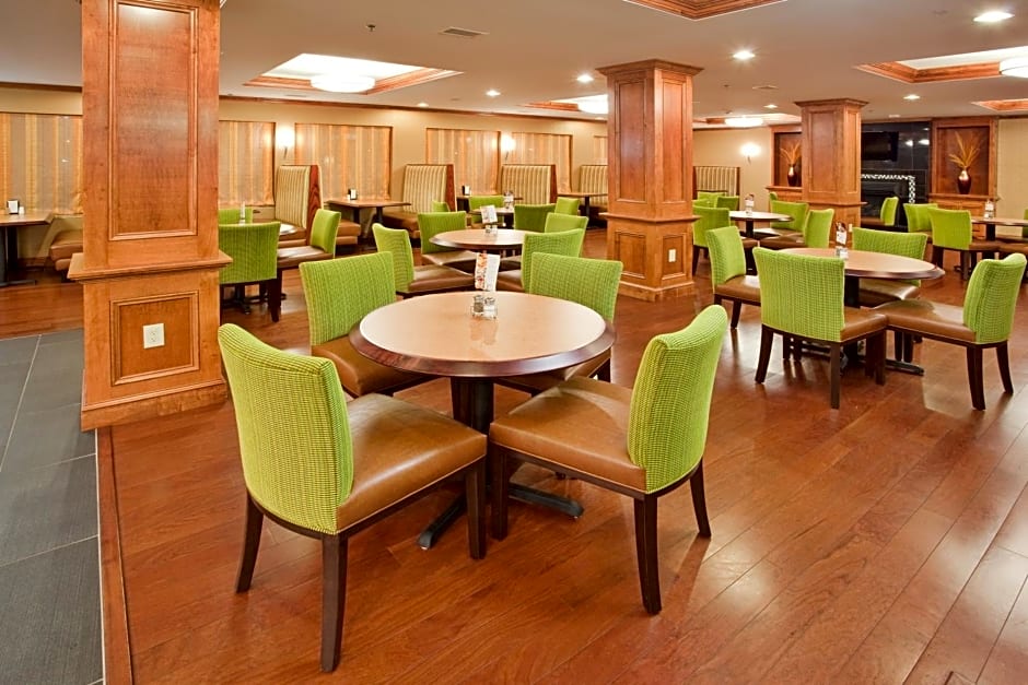 Holiday Inn Express Hotel & Suites Fredericksburg By IHG