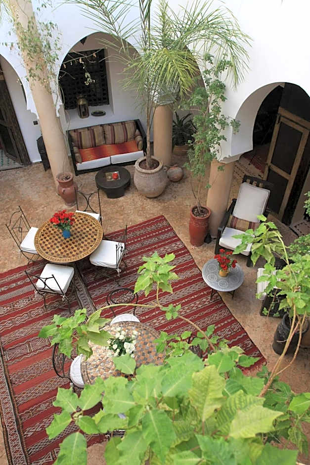 Riad Mur Akush