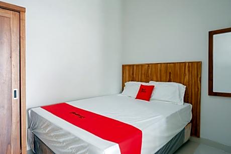 RedDoorz Plus Syariah near Stasiun Tegal 2