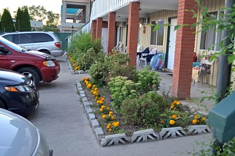 Family Suite-Full Kitchen