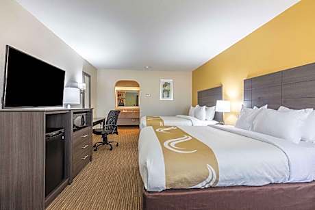 2 Queen Beds, Smoking