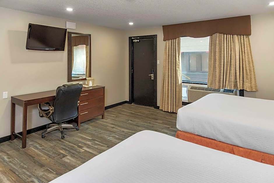 Econo Lodge Inn & Suites