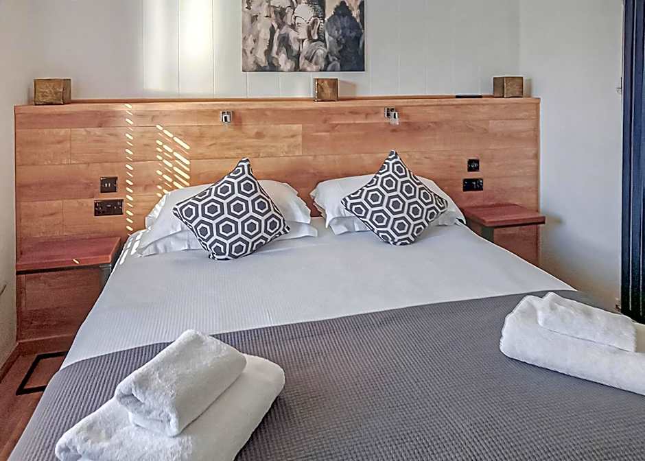 Cherry Bird Lodge Escape