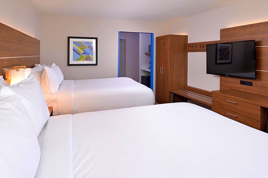 Holiday Inn Express & Suites Omaha - 120th and Maple By IHG