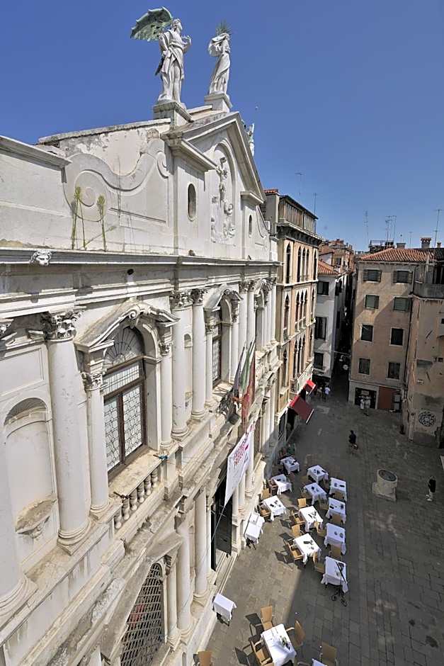 Al Theatro Palace