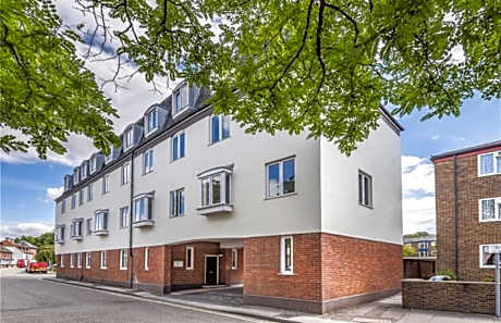 Cathedrial View Apt | Sleeps 11 | Parking  