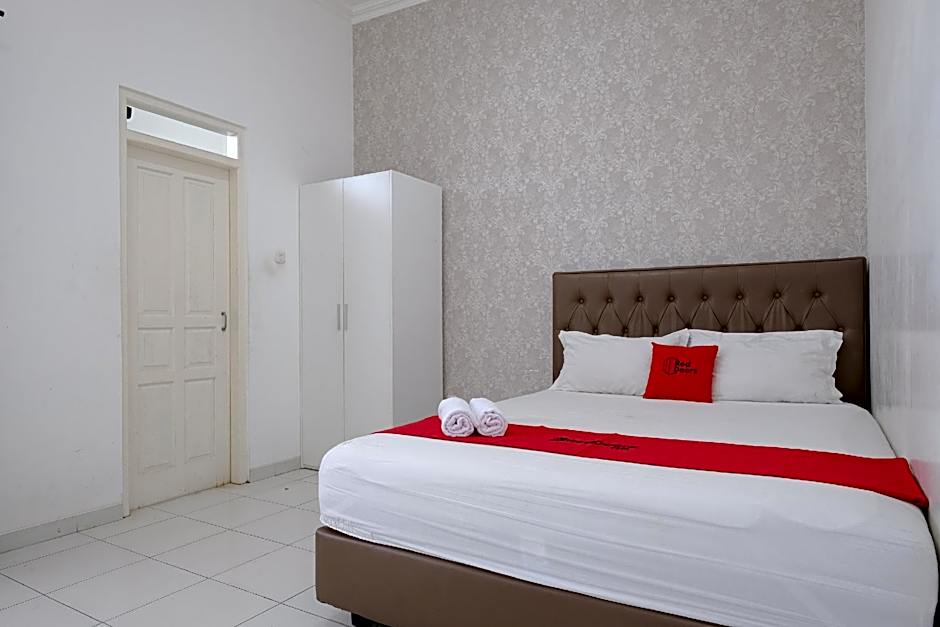 RedDoorz @ Griya Martha Sumber Solo