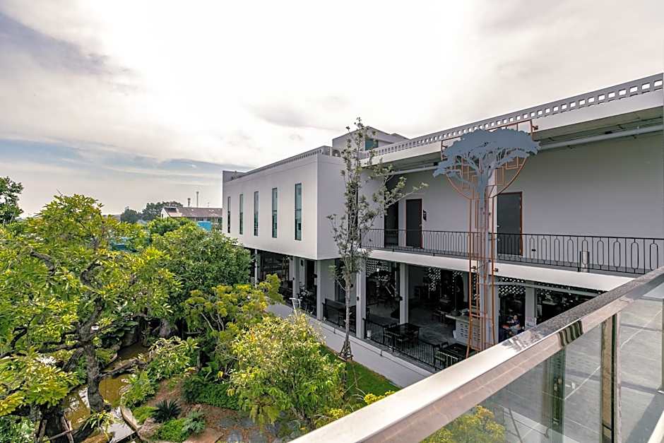Chainam-Charmchuree residences cafe and spa
