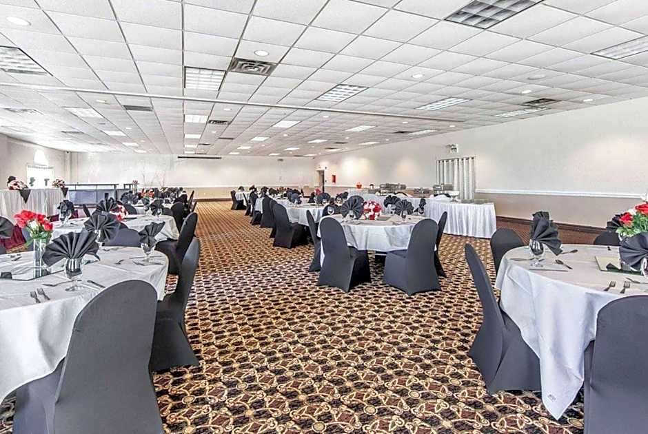 Wingate by Wyndham Marietta Conference Center Ohio
