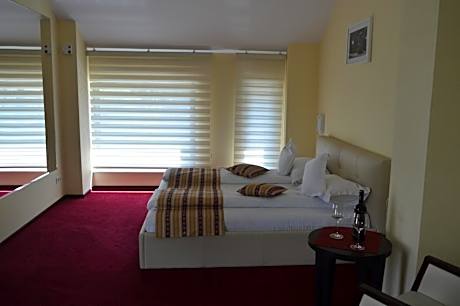 Superior Triple Room with Park View 3*