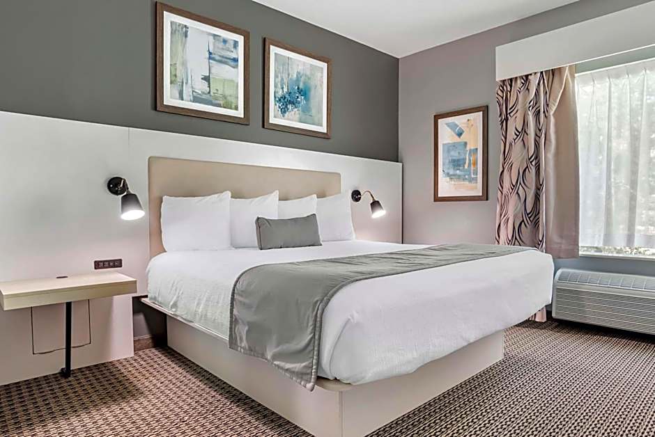Best Western Plus Two Rivers Hotel & Suites