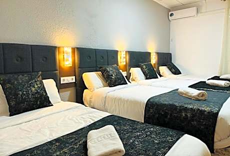 Quadruple Room with Private Bathroom