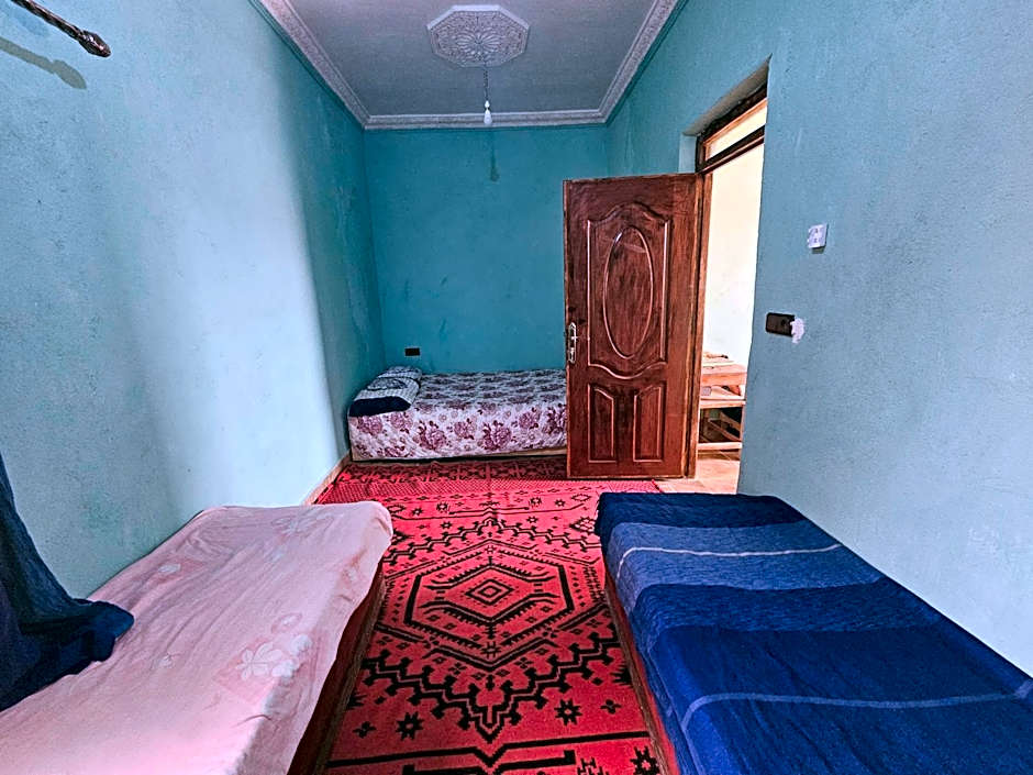 Merzouga Quiet apart &camels trecking