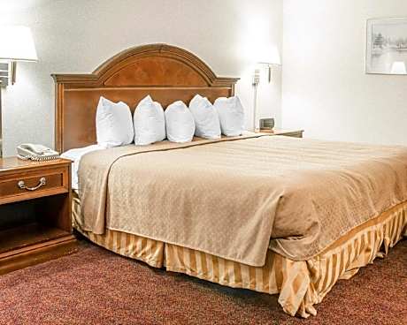 1 King Bed Nonsmoking