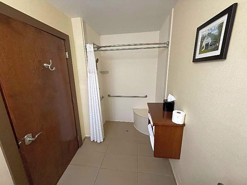 Giles Hotel Inn and Suites