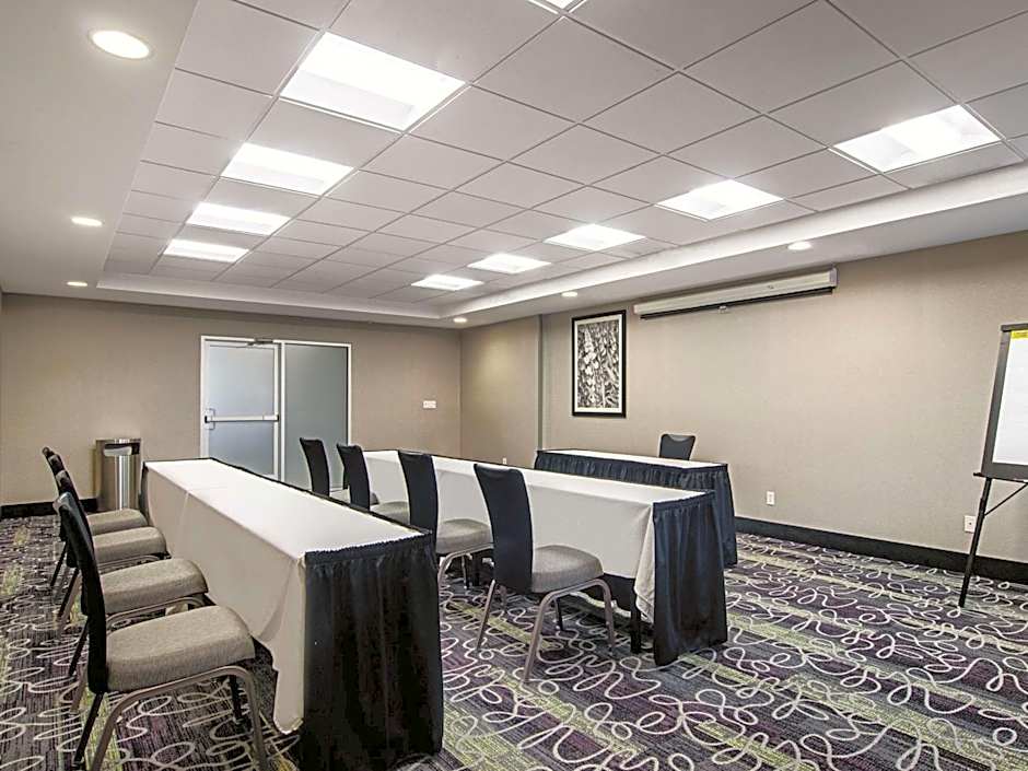 La Quinta Inn & Suites by Wyndham Denver Airport Dia