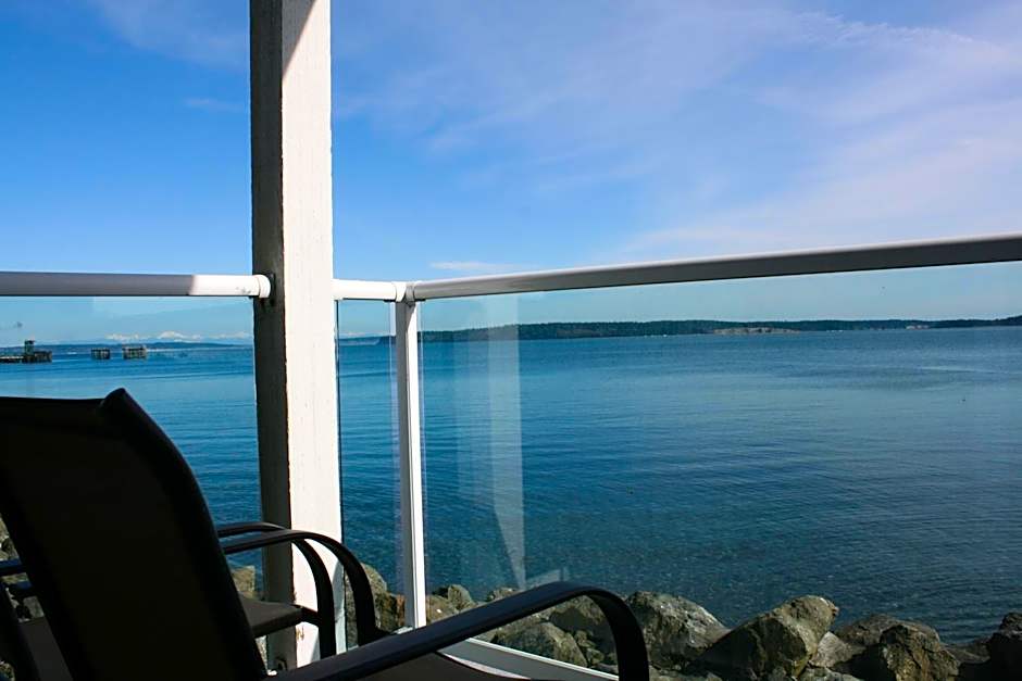 Tides Inn & Suites