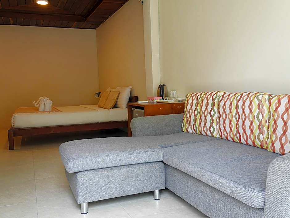 The Noi Guesthouse and Restaurant