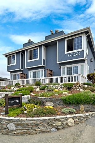 Sand Pebbles Inn