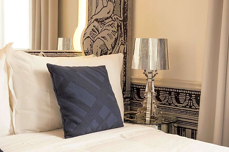 Teatro Boutique Rooms & Suites