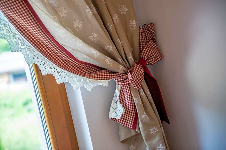 Tevini Dolomites Charming Hotel