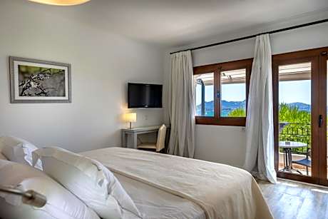 Double or Twin Room with Sea View