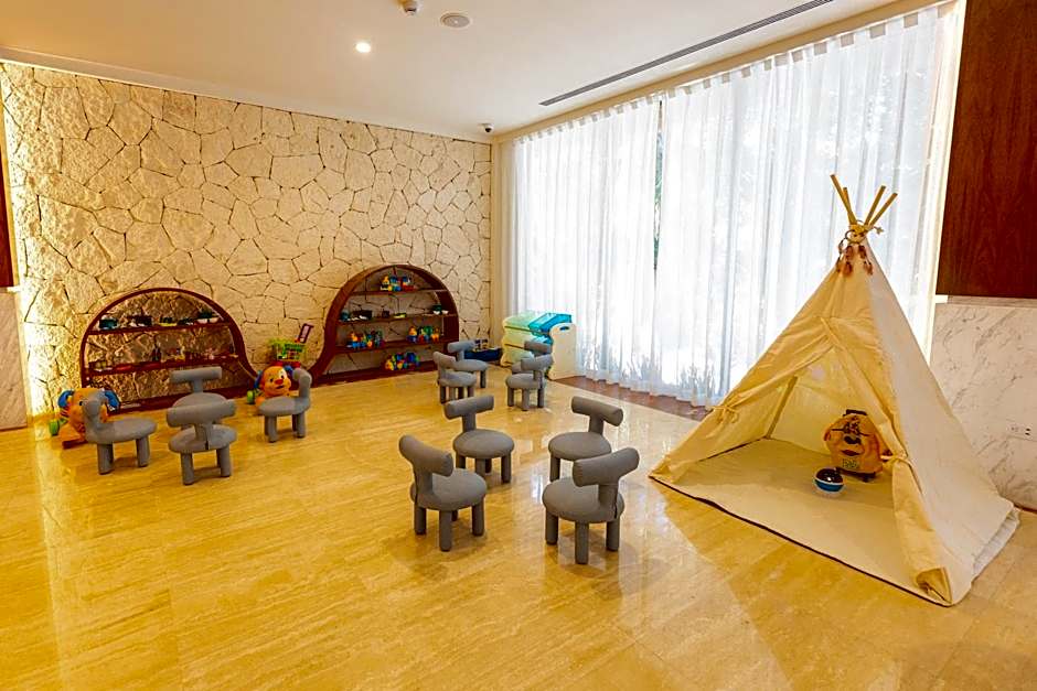 Family Selection at Grand Palladium Kantenah Resort & Spa- All Inclusive