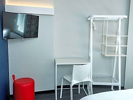 Standard Double Room with One Double and One Single Bed - Non-Smoking