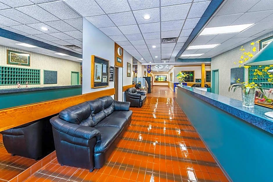 Crestwood Hotel