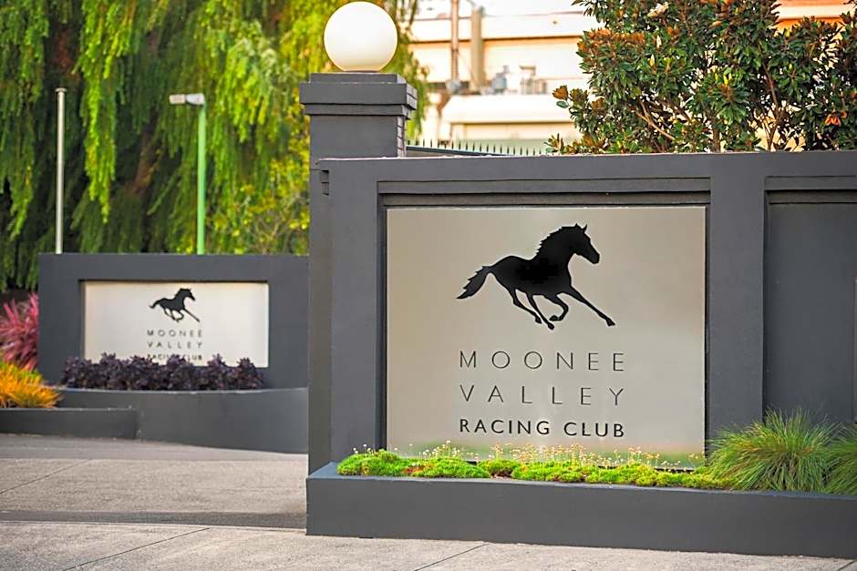Quest Moonee Valley Hotel