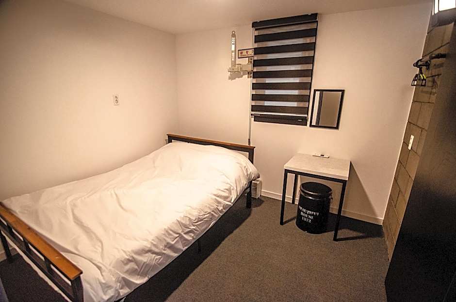 One Way Guesthouse Busan