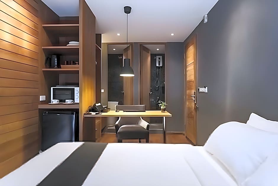 5ive Beach House Hotel